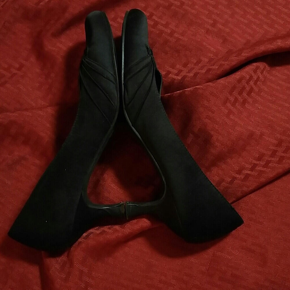 Shoes - Picture 3 of 6